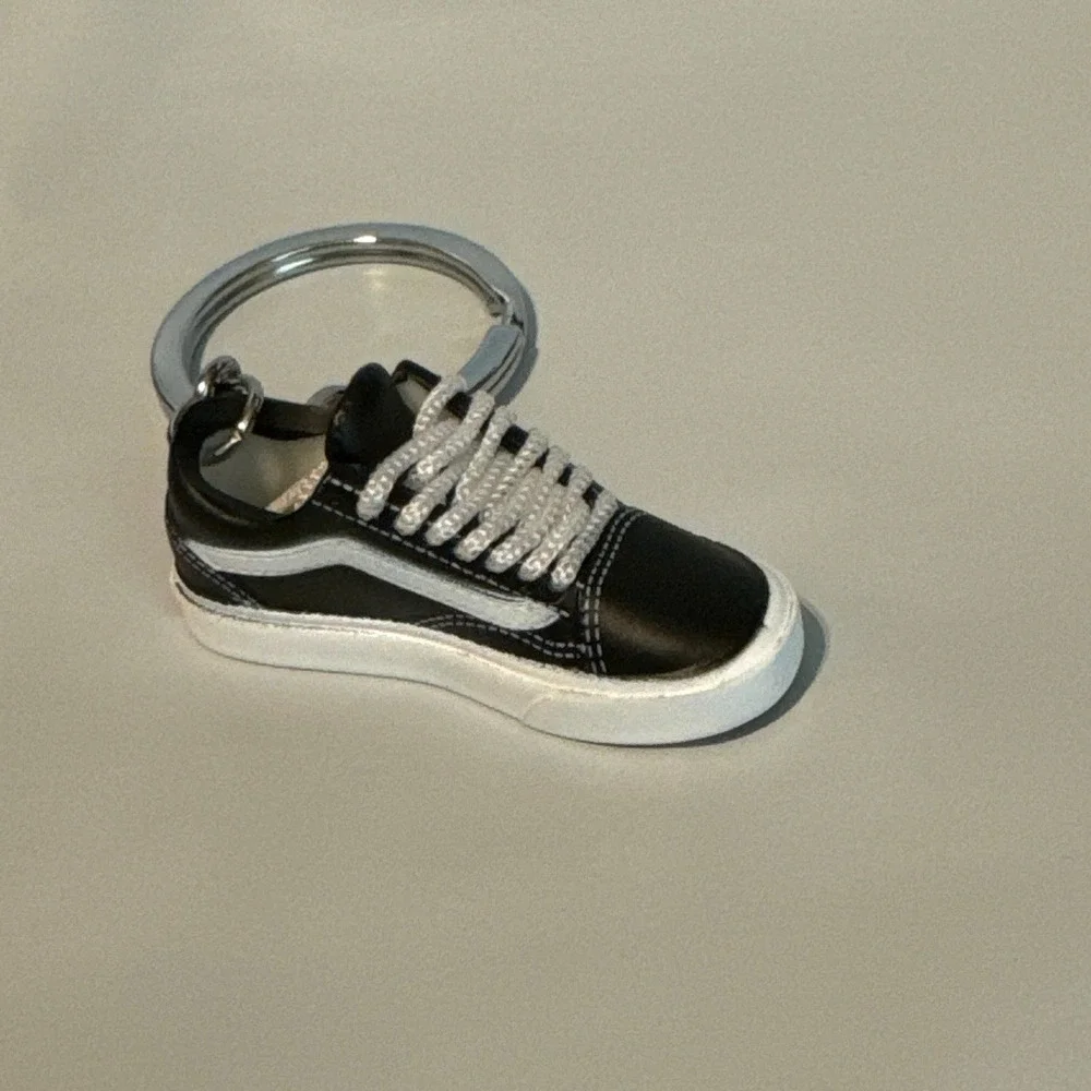 Mini Vans Classic Skateboarding Shoe Keychain Sk8 Low Classic Low Black